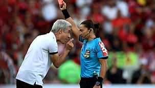 Luís Castro minimiza liderança e detona árbitra: "Ela comanda a equipe dela e eu a minha"