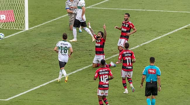 Sob os olhares de Sampaoli, Flamengo vence o Coritiba por 3 x 0 na estreia do Brasileirão 2023