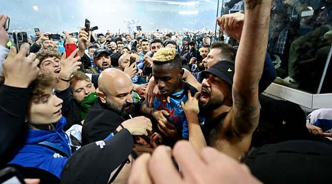 As imagens da festa da torcida do Napoli