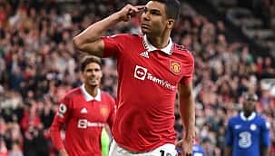 Casemiro marca, Manchester United goleia Chelsea e se classifica para a Champions League