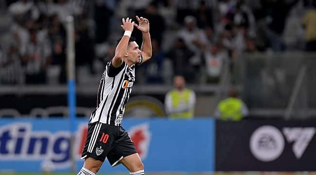 Com dois gols de Paulinho, Atlético-MG vence o Furacão e respira no Grupo G da Libertadores