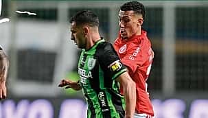Com gols de pênalti nos acréscimos, América-MG vence o Internacional no Independência