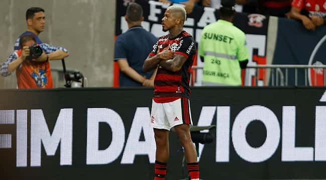 Flamengo afasta Marinho no dia do aniversário do atacante, que negocia com o São Paulo