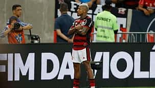 Flamengo afasta Marinho no dia do aniversário do atacante, que negocia com o São Paulo