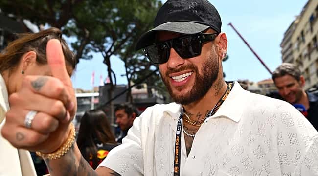 Ida de Neymar à Fórmula 1 após título do PSG irrita diretoria do clube, diz jornal francês