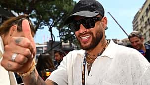 Ida de Neymar à Fórmula 1 após título do PSG irrita diretoria do clube, diz jornal francês