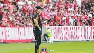 Após derrota, diretor do Inter fala em mudanças, mas diz: "Mano é nosso treinador neste momento"