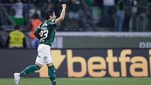 Palmeiras goleia o Grêmio e dorme na liderança