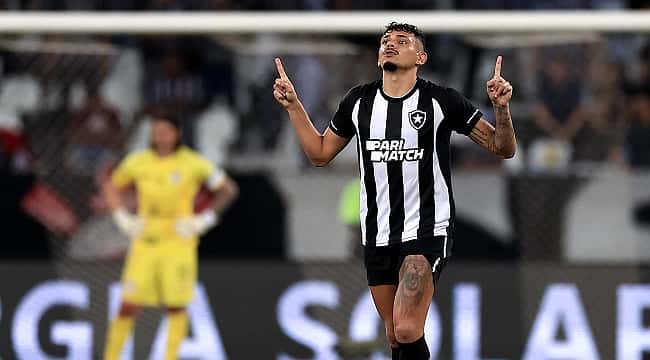 SEGUE O LÍDER! Botafogo domina o Corinthians no Nilton Santos e segue 100% no Brasileirão