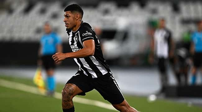 SEGUE O LÍDER! Botafogo vence o América-MG e abre cinco pontos de vantagem na liderança