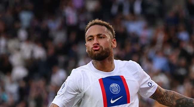 United inicia conversas com PSG para contratar Neymar; Casemiro tenta convencê-lo 