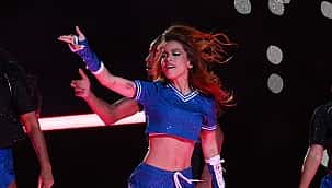 Anitta faz história ao se apresentar na final da UCL