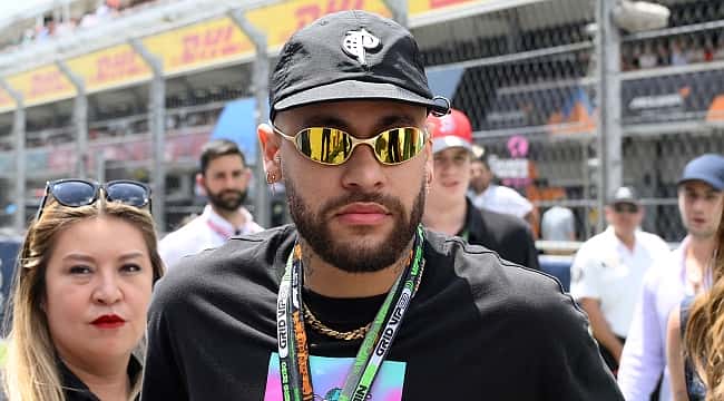 Astros do futebol marcam presença no GP de Barcelona da Fórmula 1; veja imagens