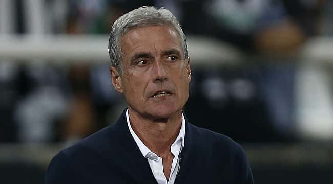 Botafogo confirma saída de Luís Castro