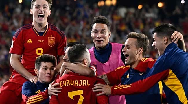 Carvajal marca de cavadinha, Espanha vence Croácia e é campeã da Nations League