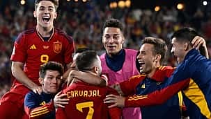 Carvajal marca de cavadinha, Espanha vence Croácia e é campeã da Nations League