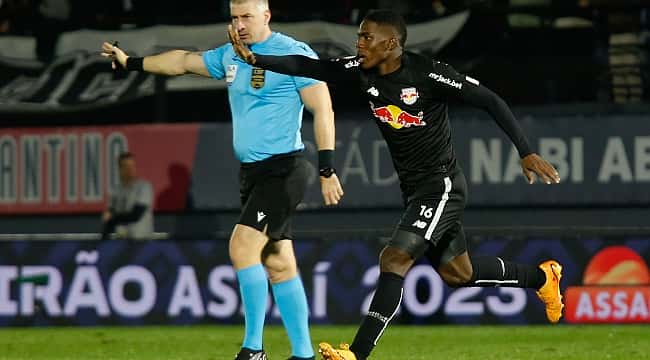 Com direito a 'olé', Red Bull Bragantino atropela o Flamengo de Sampaoli por 4 x 0 