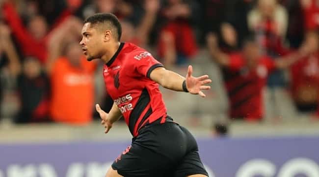 Com show de Vitor Roque, Athletico-PR vence Alianza Lima e avança em 1º do Grupo G 