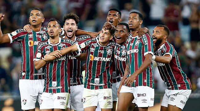 Com um a menos, Fluminense vira sobre o Bahia