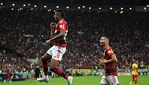 Flamengo dá show no Maracanã, goleia o Aucas e garante vaga na próxima fase da Libertadores