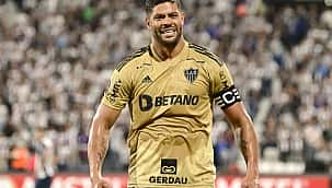 Hulk revela que jogou com febre, diz que no Brasil não tem paz e que começou a ter cabelos brancos 