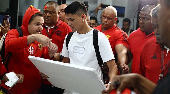 Luiz Araújo exalta o Flamengo ao desembarcar no Rio: "O Maior do Brasil e do mundo"