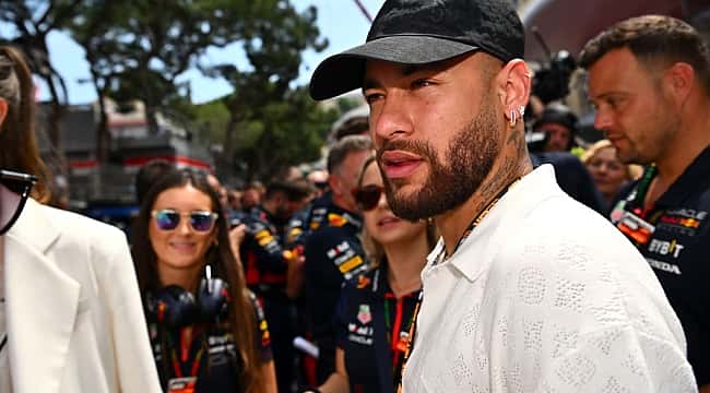 Neymar pede perdão à namorada grávida: "Errei"