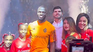 Sob grande festa da torcida, Enner Valencia é apresentado ao Internacional; assista