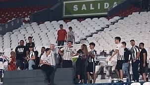 VÍDEO: Everson, do Atlético-MG, sofre com manifestações racistas de torcedores do Libertad