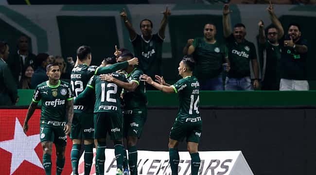 Vice-líder, Palmeiras vence Coritiba e diferença para o líder Botafogo cai para dois pontos