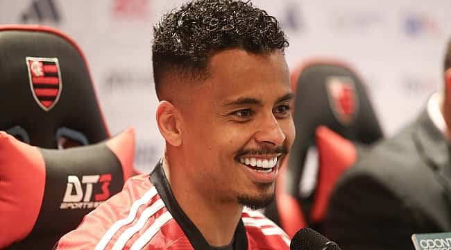 Allan é apresentado no Flamengo