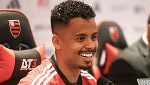 Allan é apresentado no Flamengo