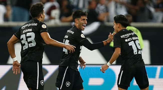 Botafogo vence Bragantino e sobra na tabela
