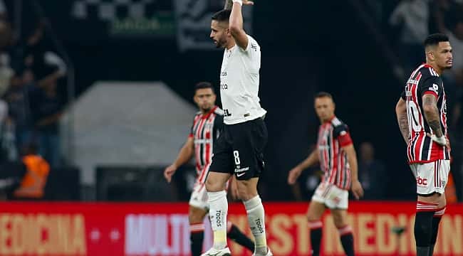 Renato Augusto brilha e Corinthians vence São Paulo no 1º jogo da semifinal da Copa do Brasil 
