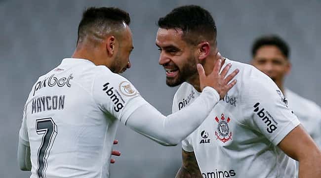 Corinthians vence e afunda o lanterna Vasco