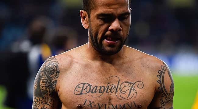 Investigação de Daniel Alves é finalizada: o lateral será julgado por agressão sexual 