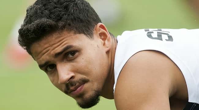 Lucas Veríssimo confirma seu novo clube: "Vai, Corinthians"