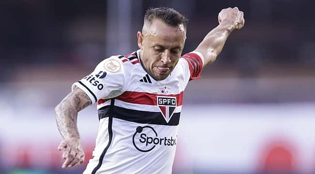 Rafinha faz golaço e São Paulo vence o Palmeiras na Copa do Brasil; assista