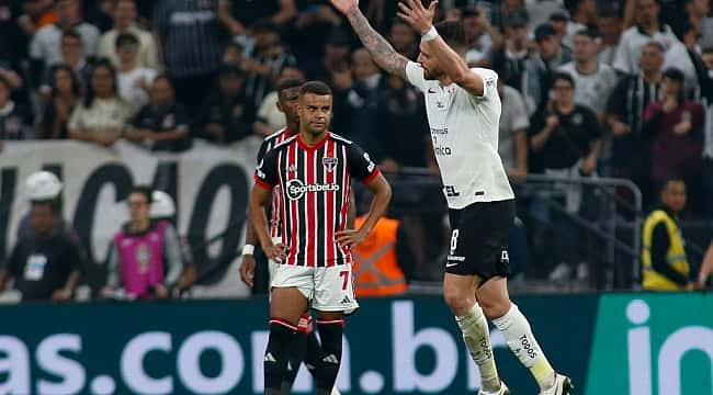 Renato Augusto elogia Fiel Torcida após Majestoso: "A atmosfera é diferente nesta Arena"