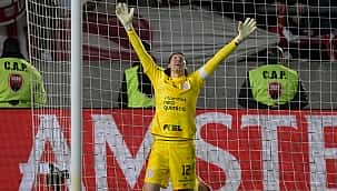 Cássio celebra classificação heroica do Corinthians na Copa Sul-Americana: "O futebol é isso"