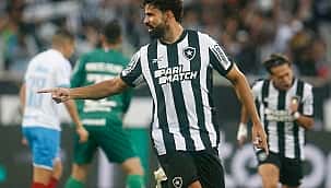 Com dois gols de Diego Costa, Botafogo goleia Bahia e segue na liderança do Brasileirão