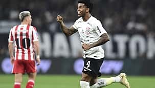 Com gol de Gil, Corinthians vence Estudiantes no jogo de ida das quartas de final da Sul-Americana