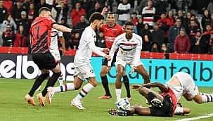 Com um a menos, Athletico-PR empata com Fluminense e perde chance de encostar no G4 