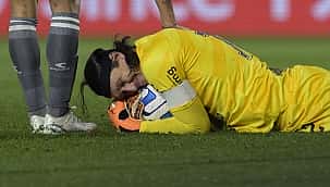 Corinthians é dominado pelo Estudiantes, mas vence nos pênaltis e avança às semis 