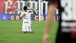 Corinthians empata com Newell's Old Boys e avança às quartas de final da Sul-Americana