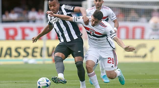 Em jogo movimentado, Perri salva e líder Botafogo segura empate com o São Paulo no Morumbi