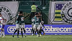 Goiás bate Fortaleza, se afasta do Z4 e impõe 4ª serrota seguida ao Leão no Brasileiro