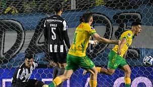 Nico Fernández faz dois, Botafogo perde para o Defensa y Justicia e é eliminado da Sul-Americana