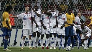 O 10 maiores batedores de falta de todos os tempos