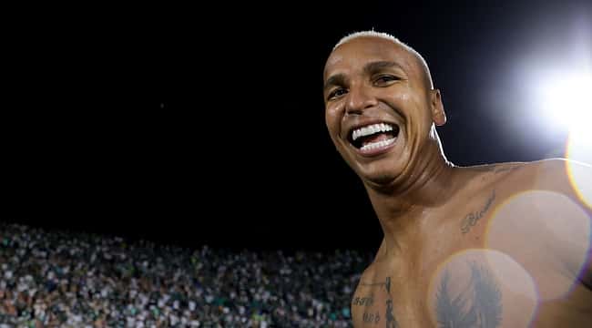 'Pai do Flamengo', Deyverson viraliza na web